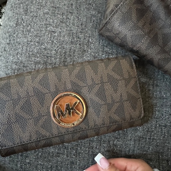 Michael kors purse w/ matching wallet - Picture 6 of 14